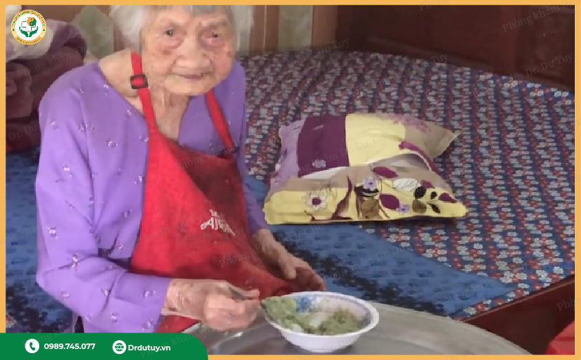 chế độ dinh dưỡng cho người già bị loét da