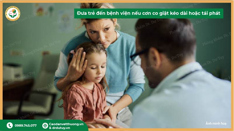 đưa trẻ đến bệnh viện nếu cơn co giật kéo dài hoặc tái phát