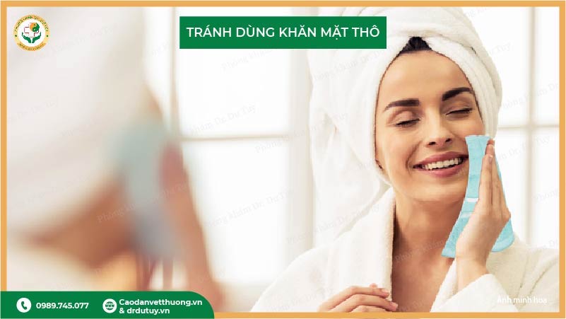 tránh dùng khăn mặt thô gây tổn thương da