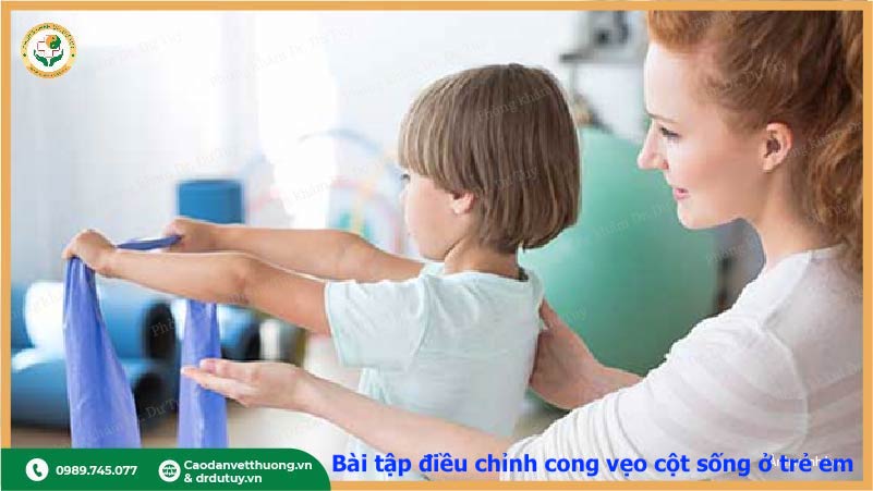 vật lý trị liệu chỉnh hình cột sống cho trẻ