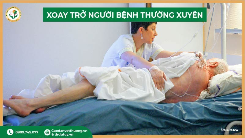 xoay trở người bệnh thường xuyên phòng loét chảy mủ